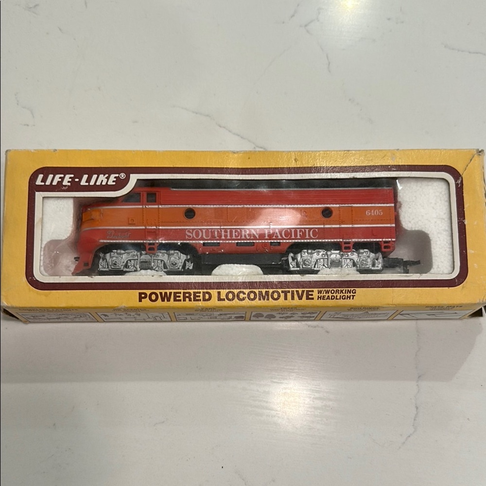 Life Like Southern Pacific Powered Locomotive